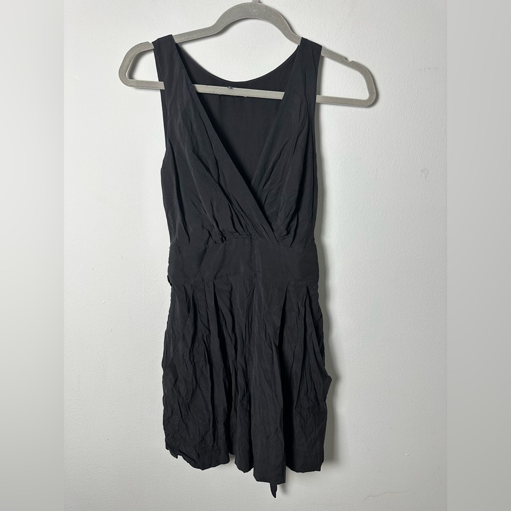 Theory Black Silk Romper Minimalist Sleeveless Surplice V-Neck Tie Back Size 0